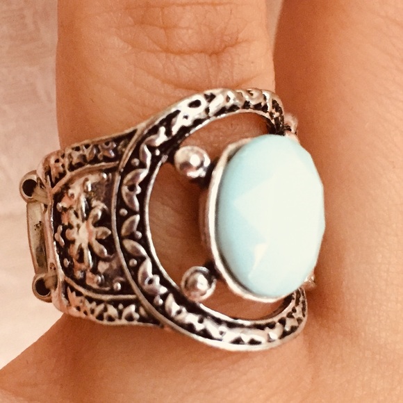 Ring - Picture 2 of 4